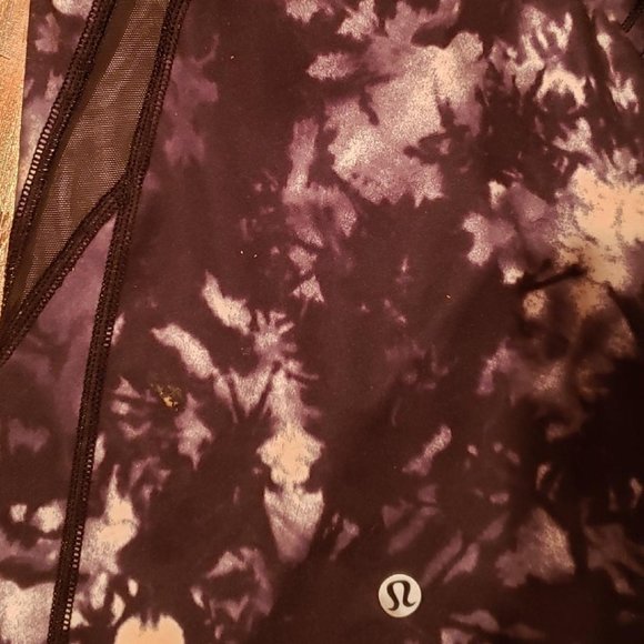 Lululemon top Med/8 built in bra - Picture 6 of 6